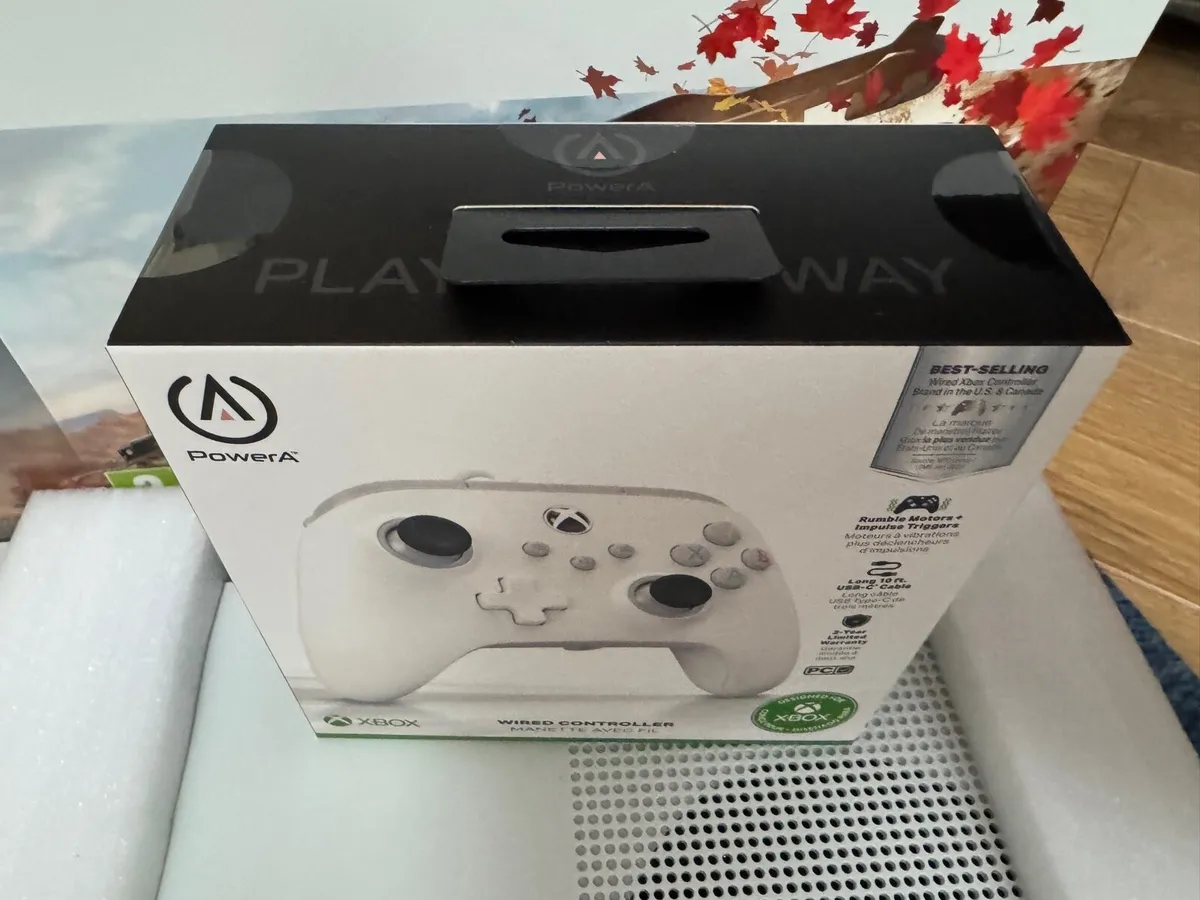 Xbox one s 1TB with brand new wired controller - Image 2
