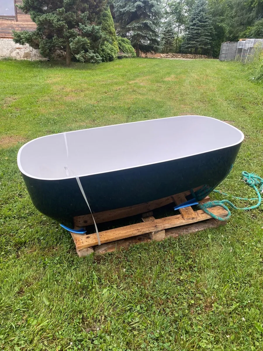 Brand new bathtub - Image 2