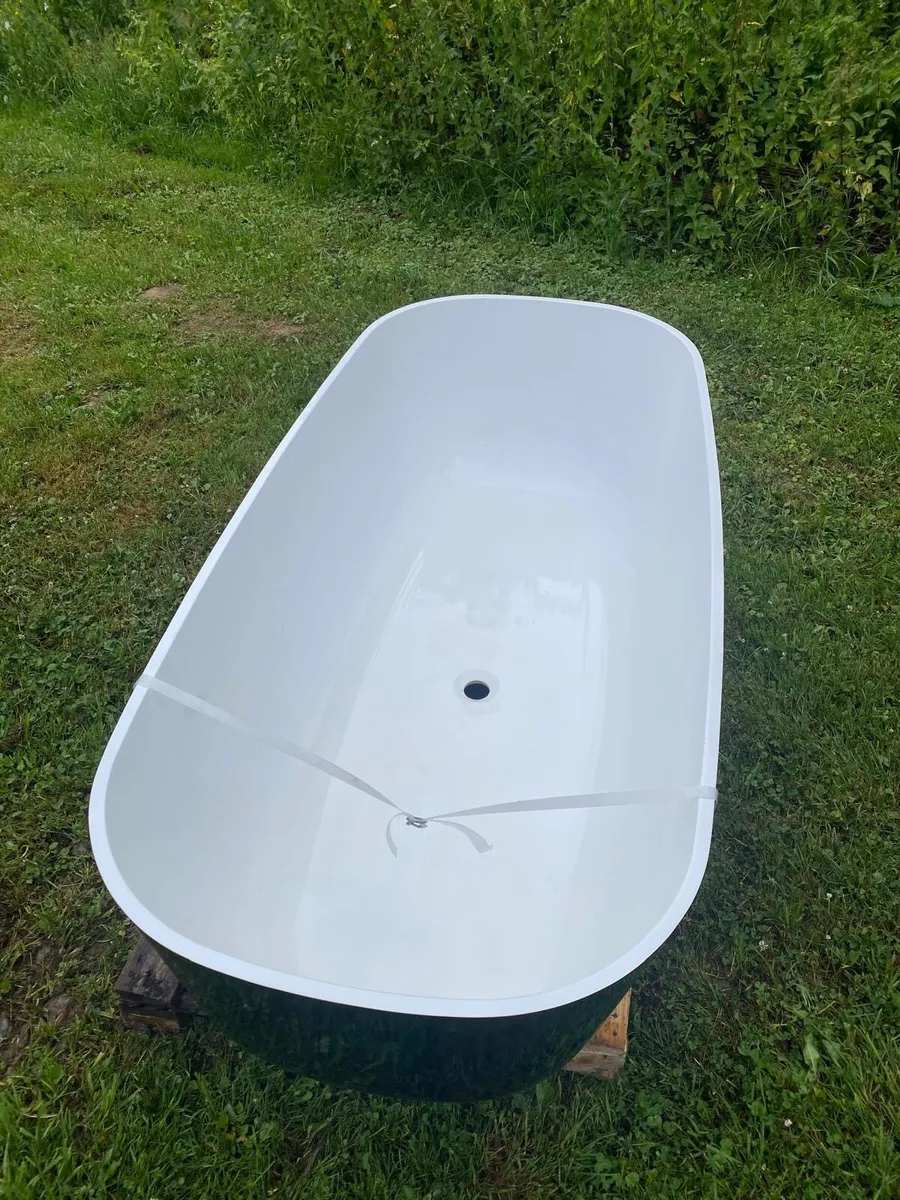 Brand new bathtub - Image 3