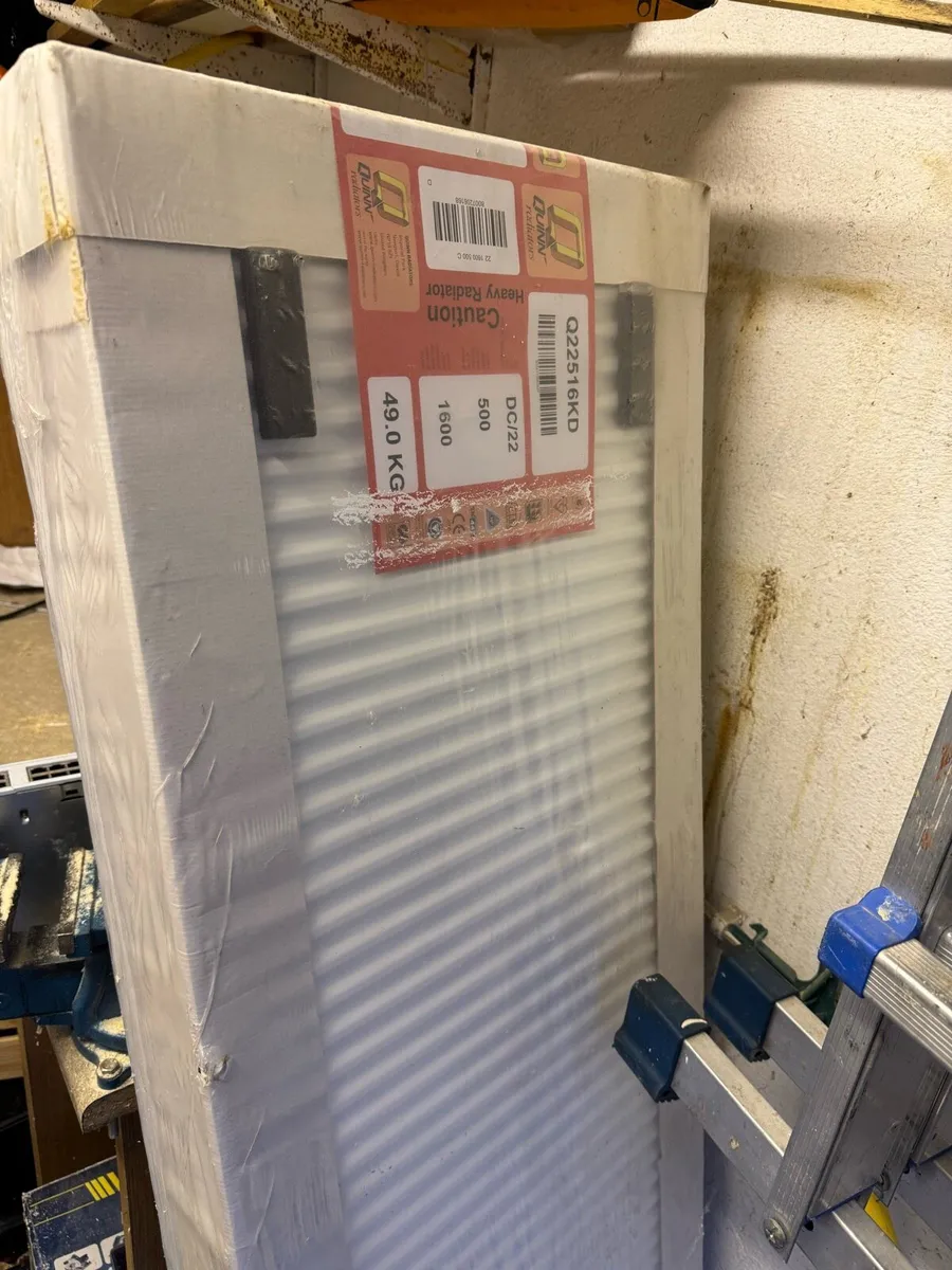 1600cm x 500cm Quinn radiator new in box - Image 1