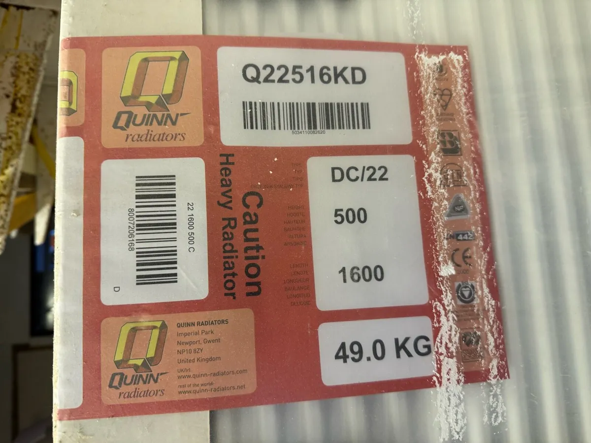 1600cm x 500cm Quinn radiator new in box - Image 3
