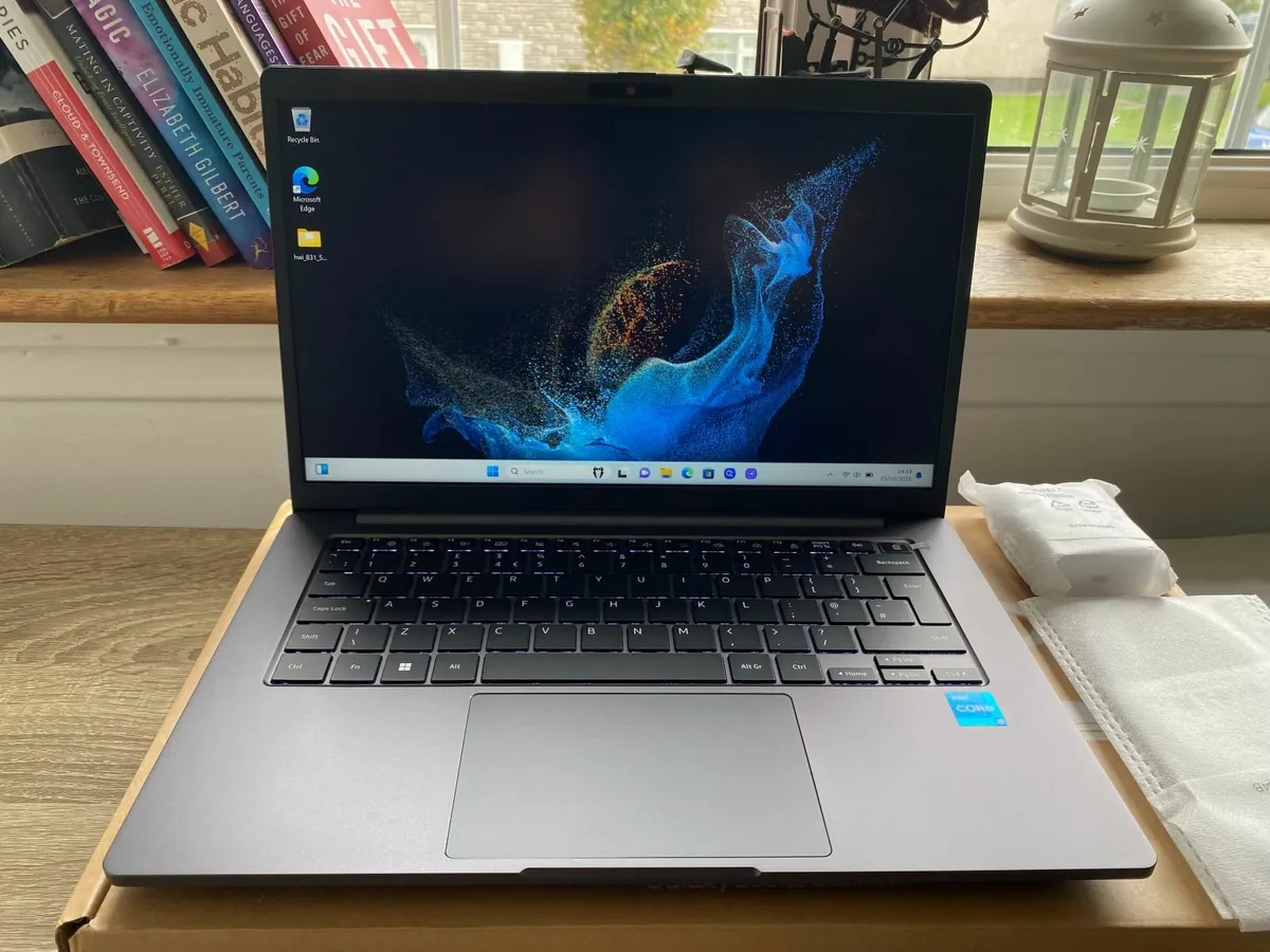 New Samsung Galaxy Book2 Buisness 14" Laptop 32GB - Image 1