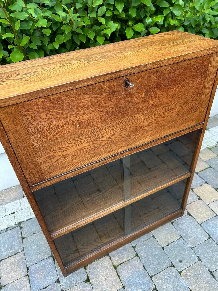 Antique oak bookcase with key - Image 2