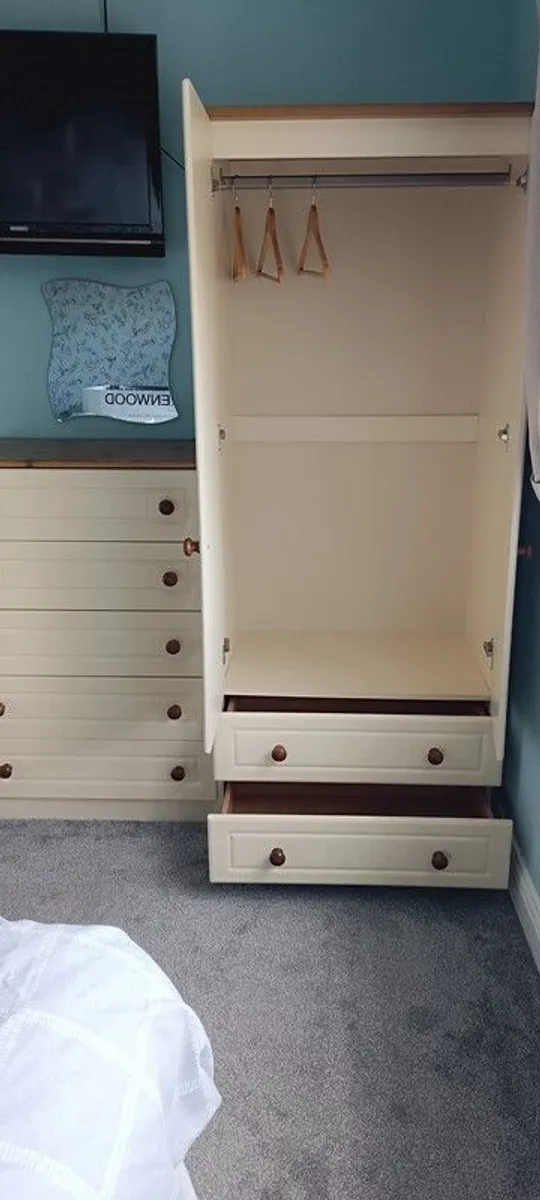wardrobe and chest of drawers - Image 3