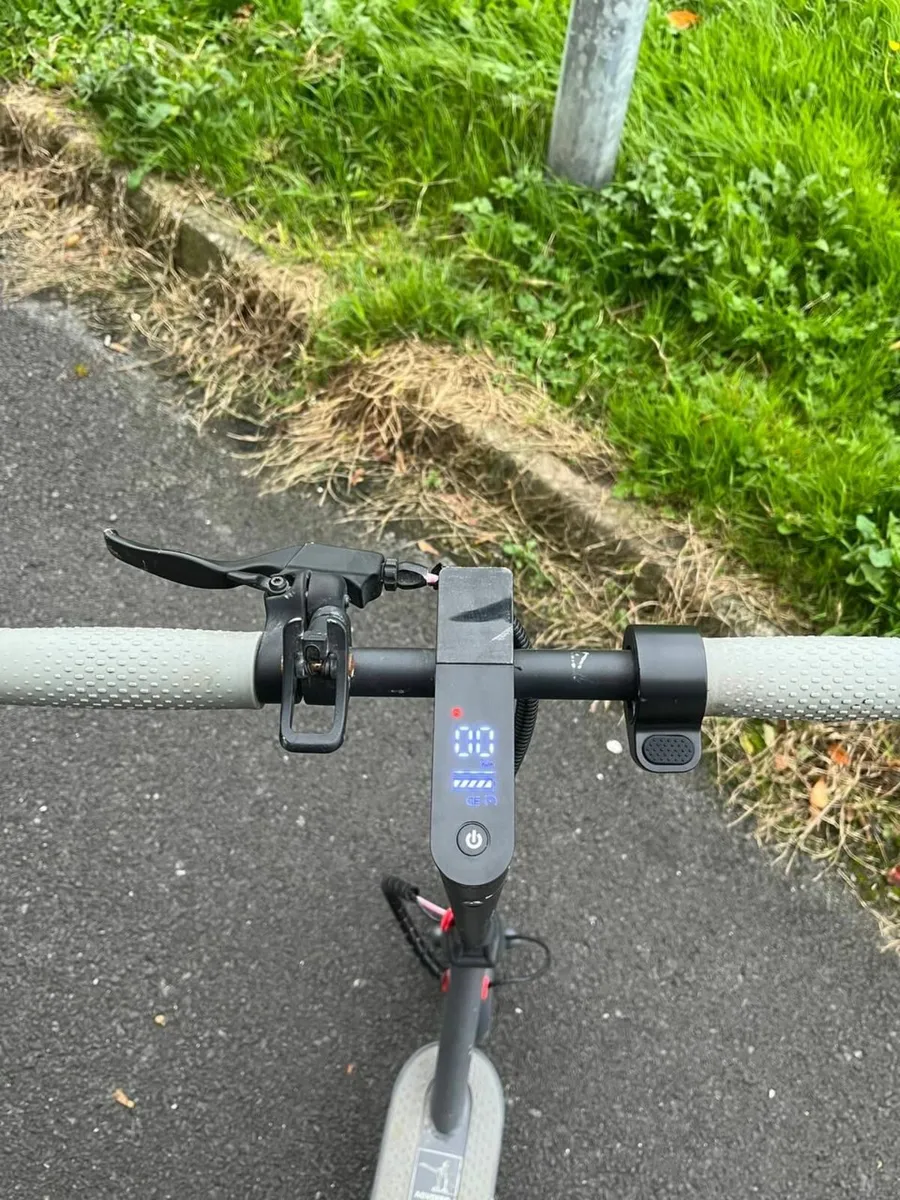 Electric scooter - Image 2
