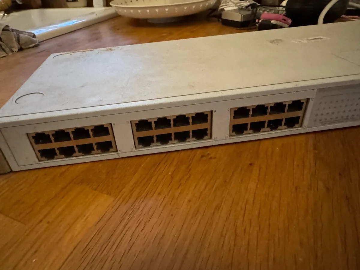 3Com 1Gb network switch 24 port - Image 3