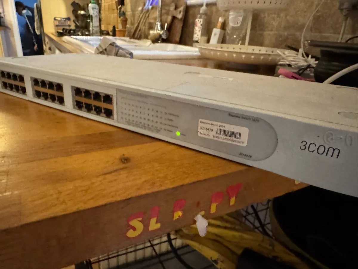 3Com 1Gb network switch 24 port - Image 1