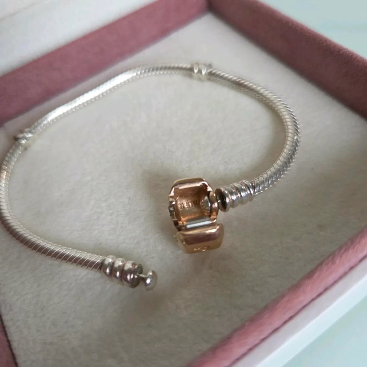 Pandora bracelet claps rose gold perfect condition - Image 2