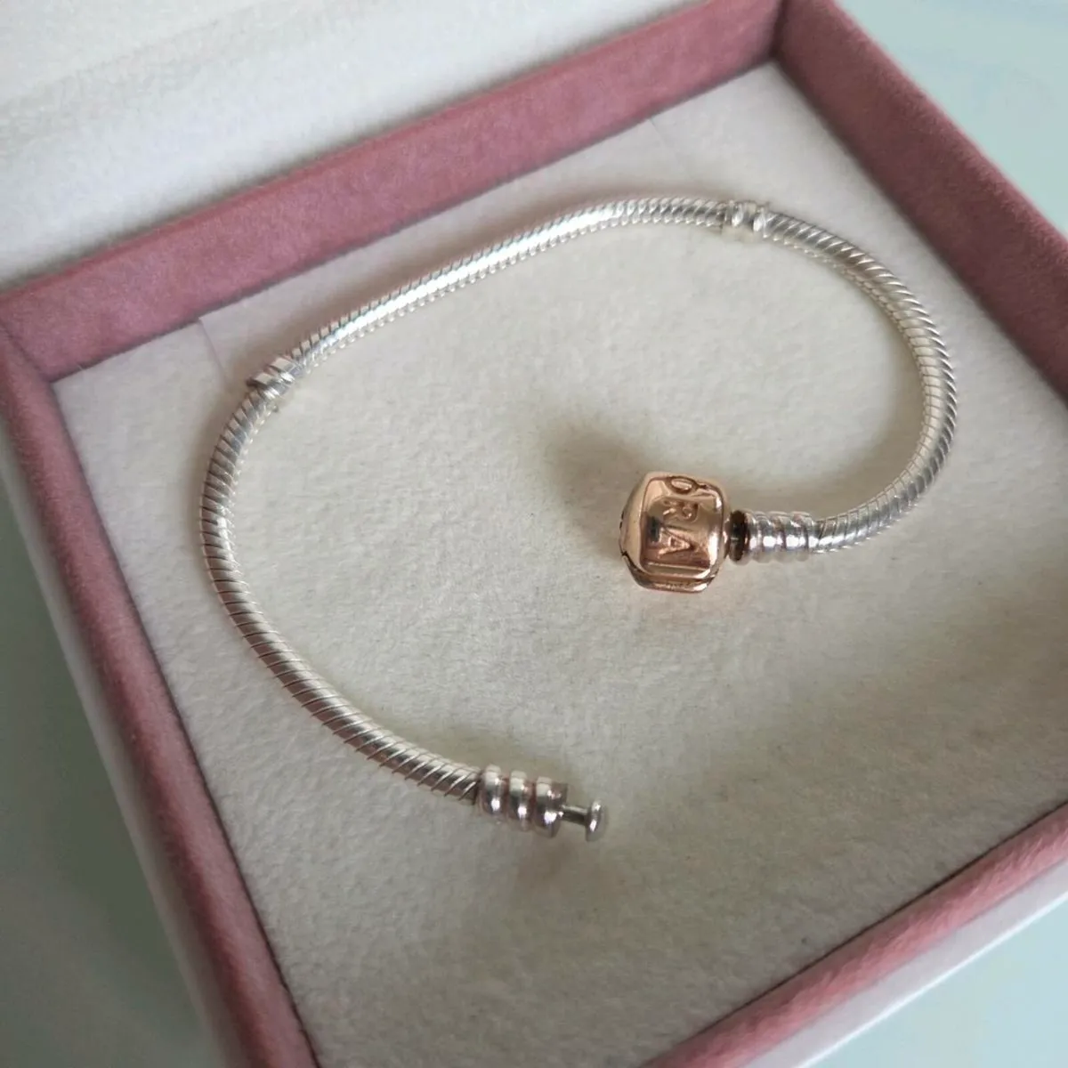 Pandora bracelet claps rose gold perfect condition - Image 3