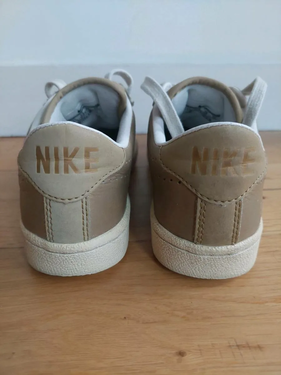 Girl's Nike trainers - Image 3