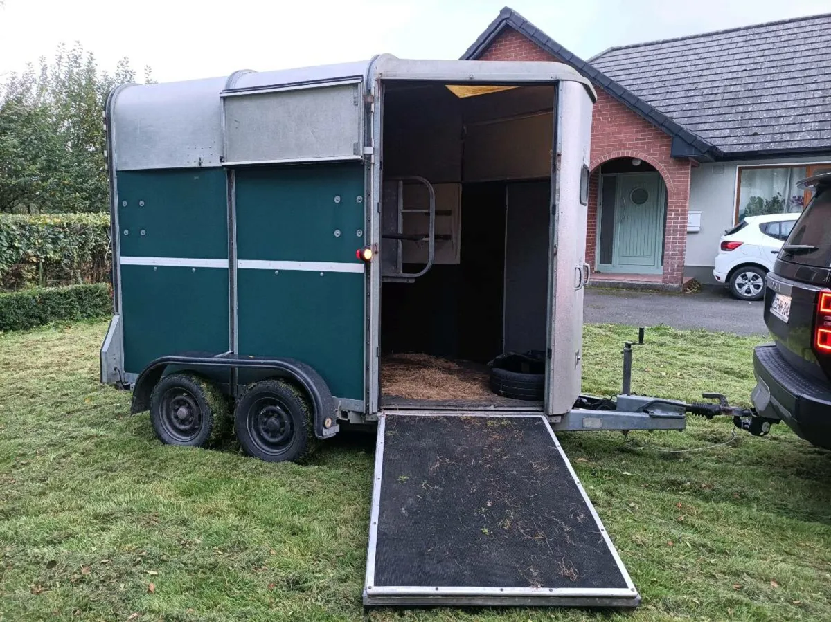 Ifor Williams horse box - Image 1