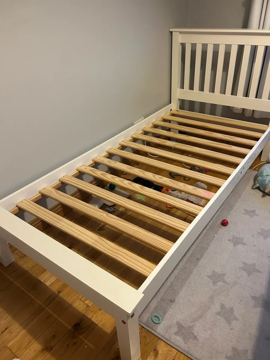 Single white bed frame - Image 1