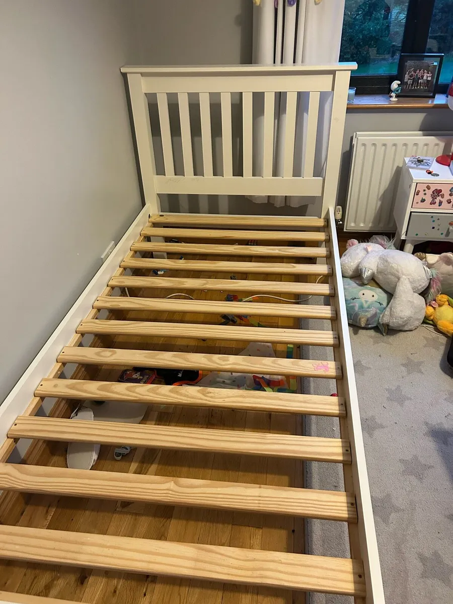 Single white bed frame - Image 2