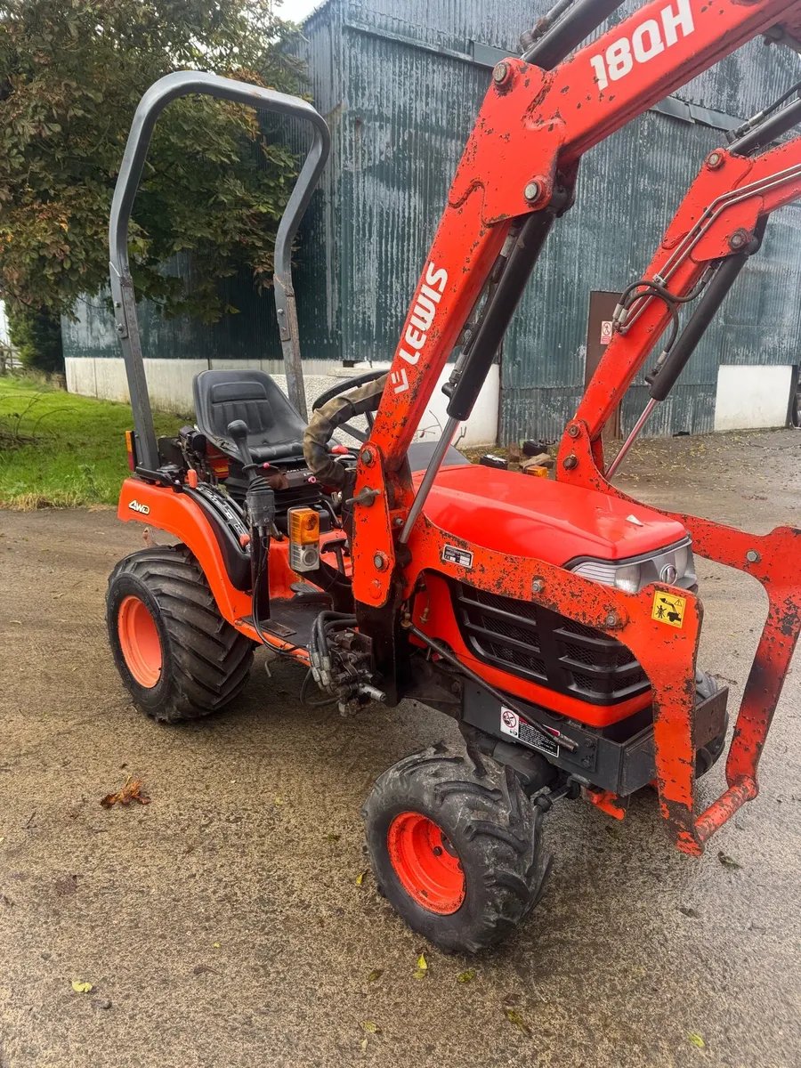 Kubota Compact Tractor with Front loader - Image 4