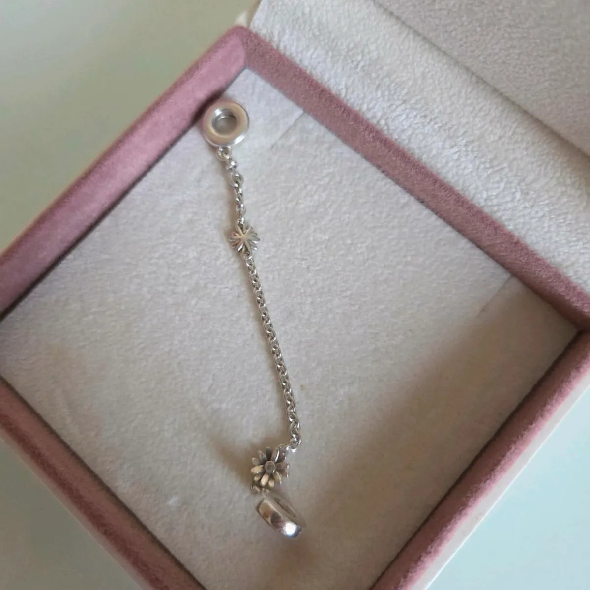 Pandora daysi flower safety chain charm - Image 1