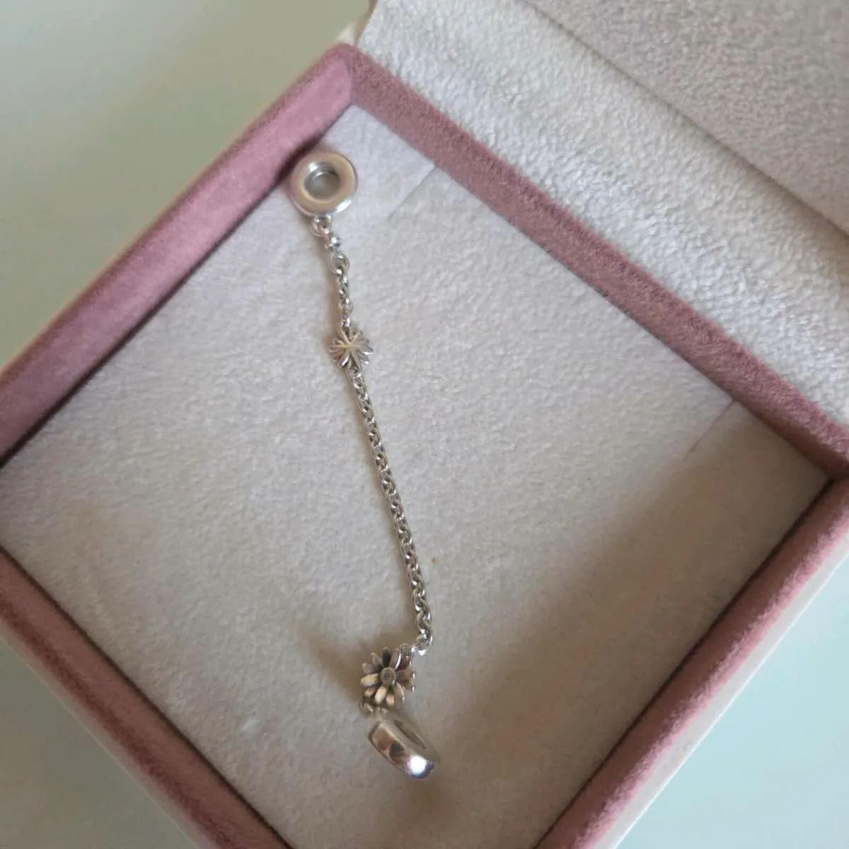 Pandora daysi flower safety chain charm - Image 2