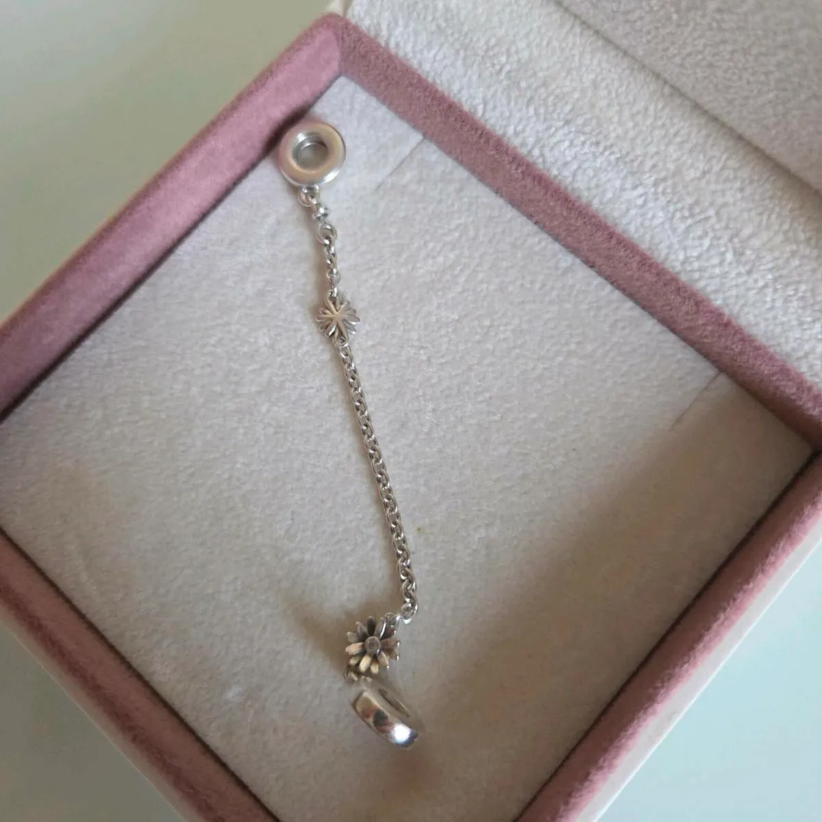 Pandora daysi flower safety chain charm - Image 3