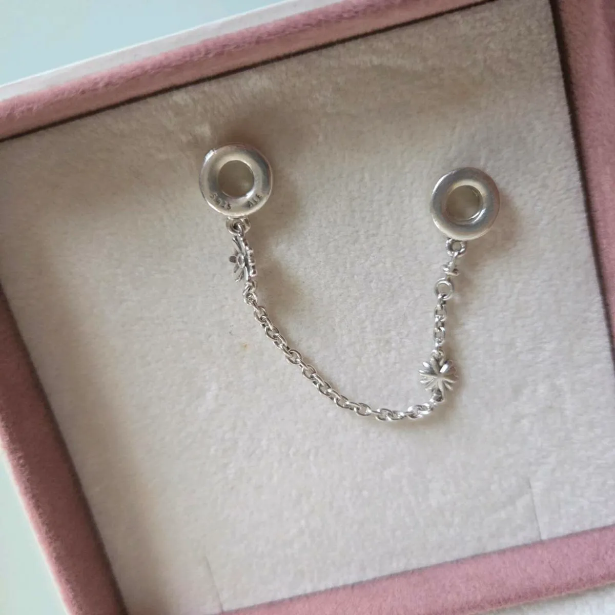 Pandora daysi flower safety chain charm - Image 4