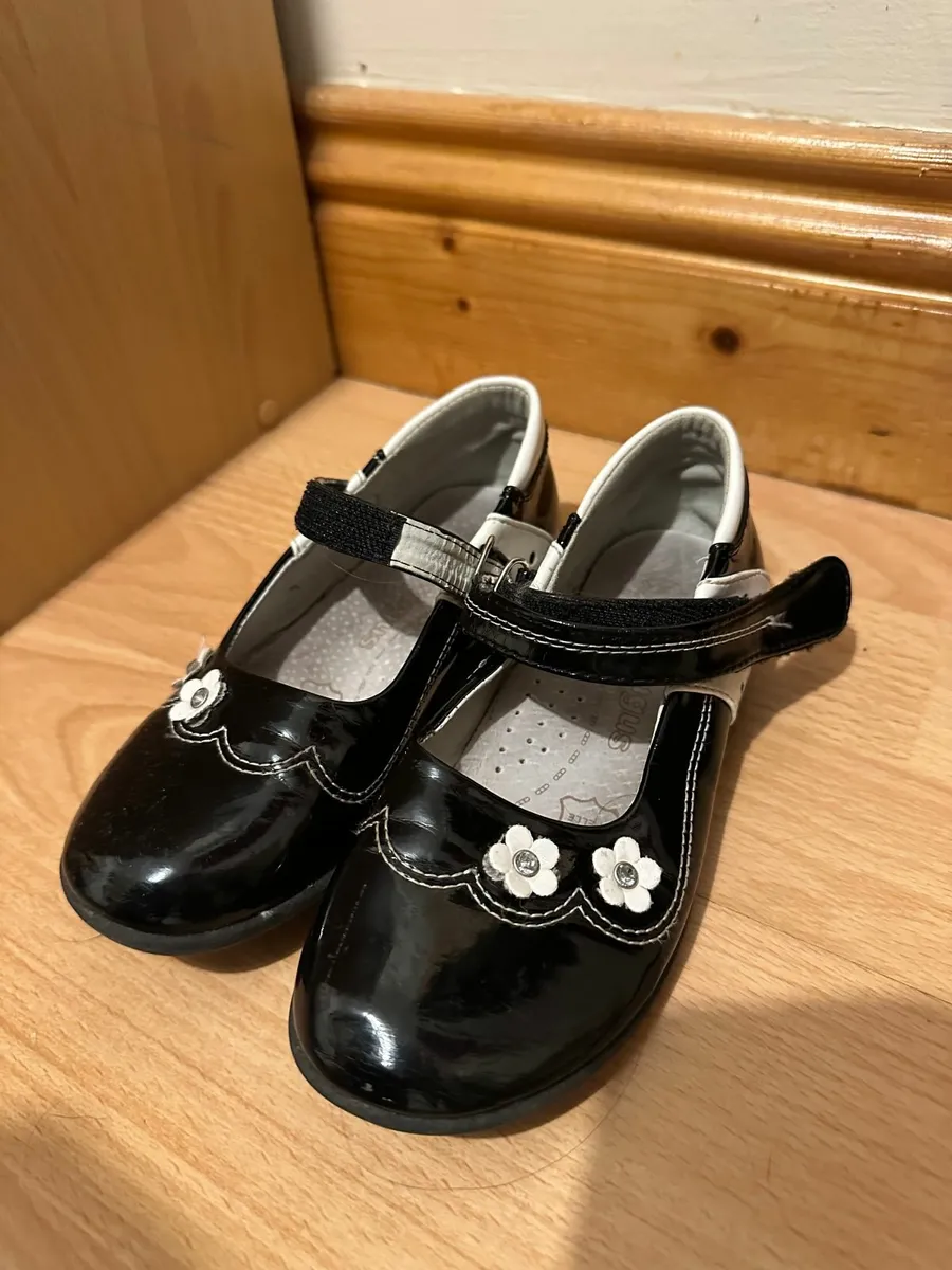 Girls shoes - Image 1
