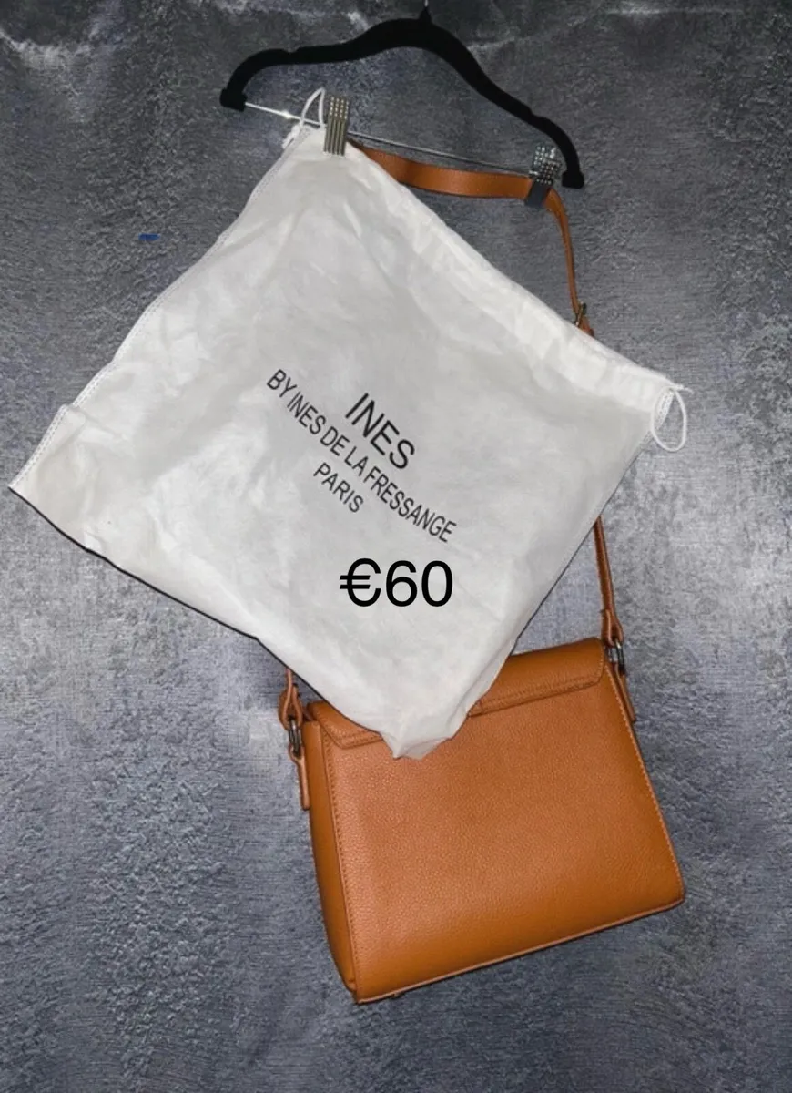 Assortment of handbags Individually priced on phot - Image 1