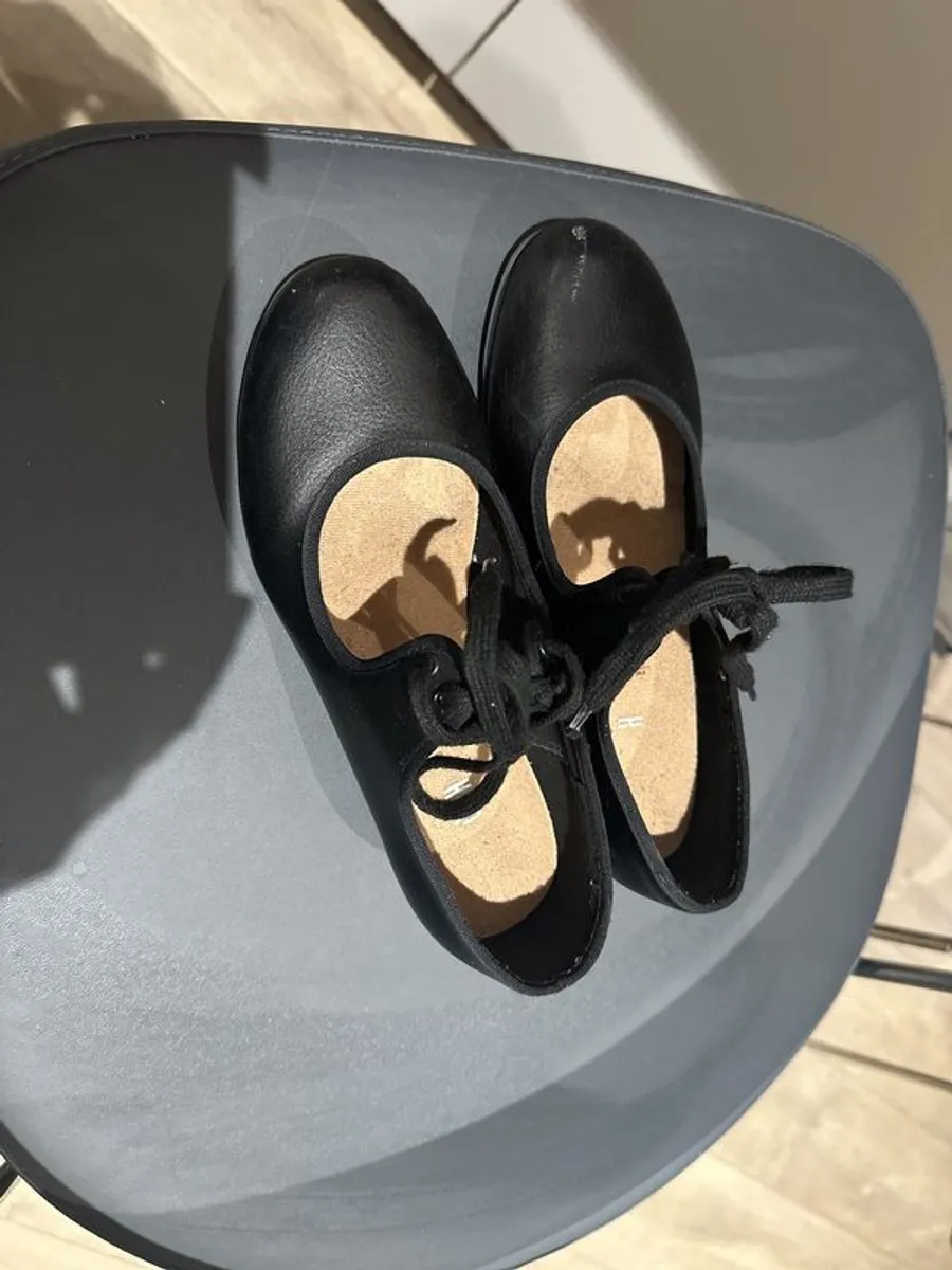 Tap shoes Size 4 - Image 1