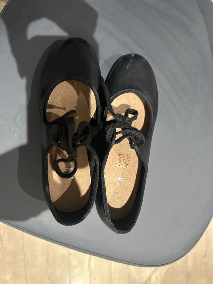 Tap shoes Size 4 - Image 2