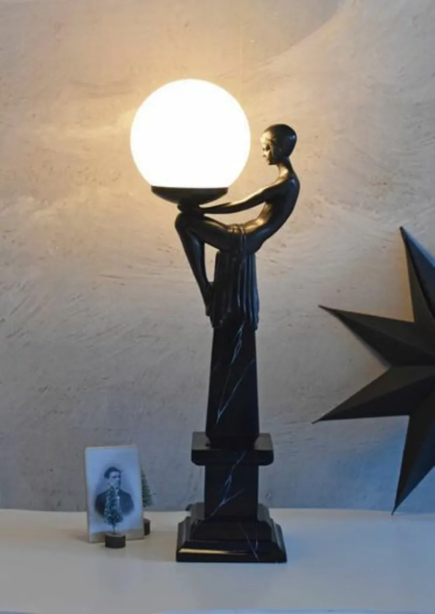 Exclusive Art Deco Lamp with Spherical Shade Femme - Image 1