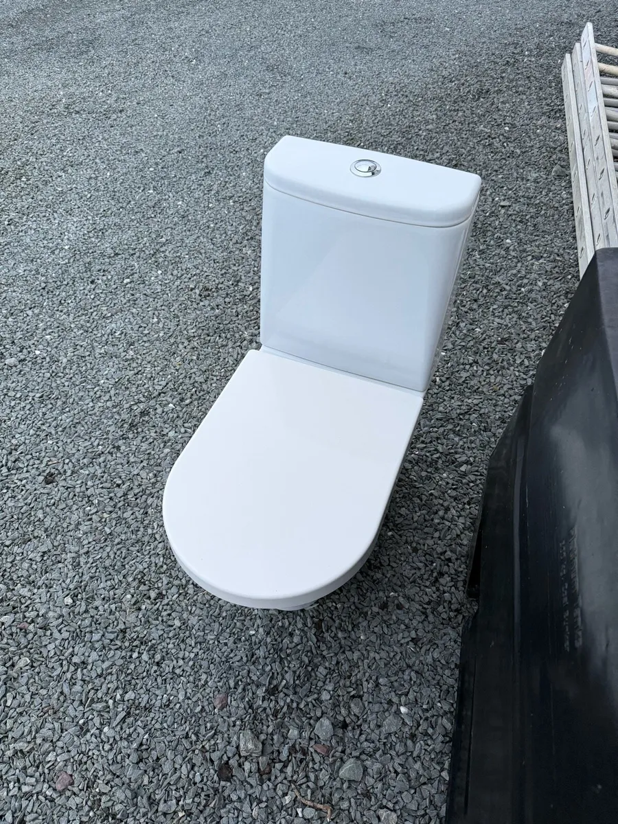 Toilet - Image 3