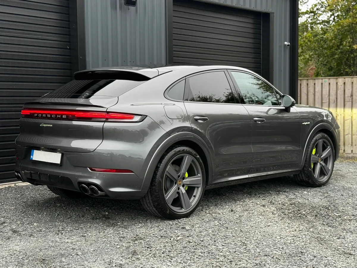 242 Porsche Cayenne E-Hybrid - Image 3