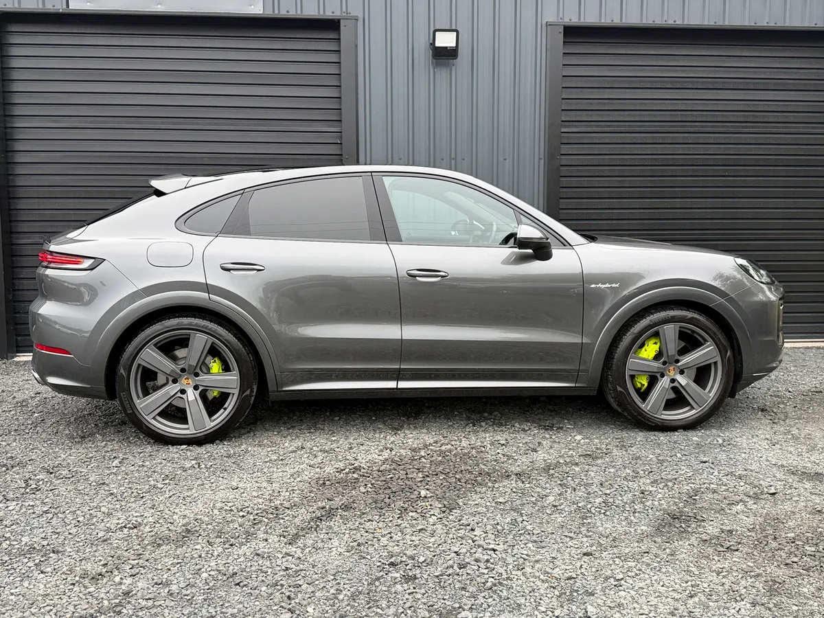242 Porsche Cayenne E-Hybrid - Image 4