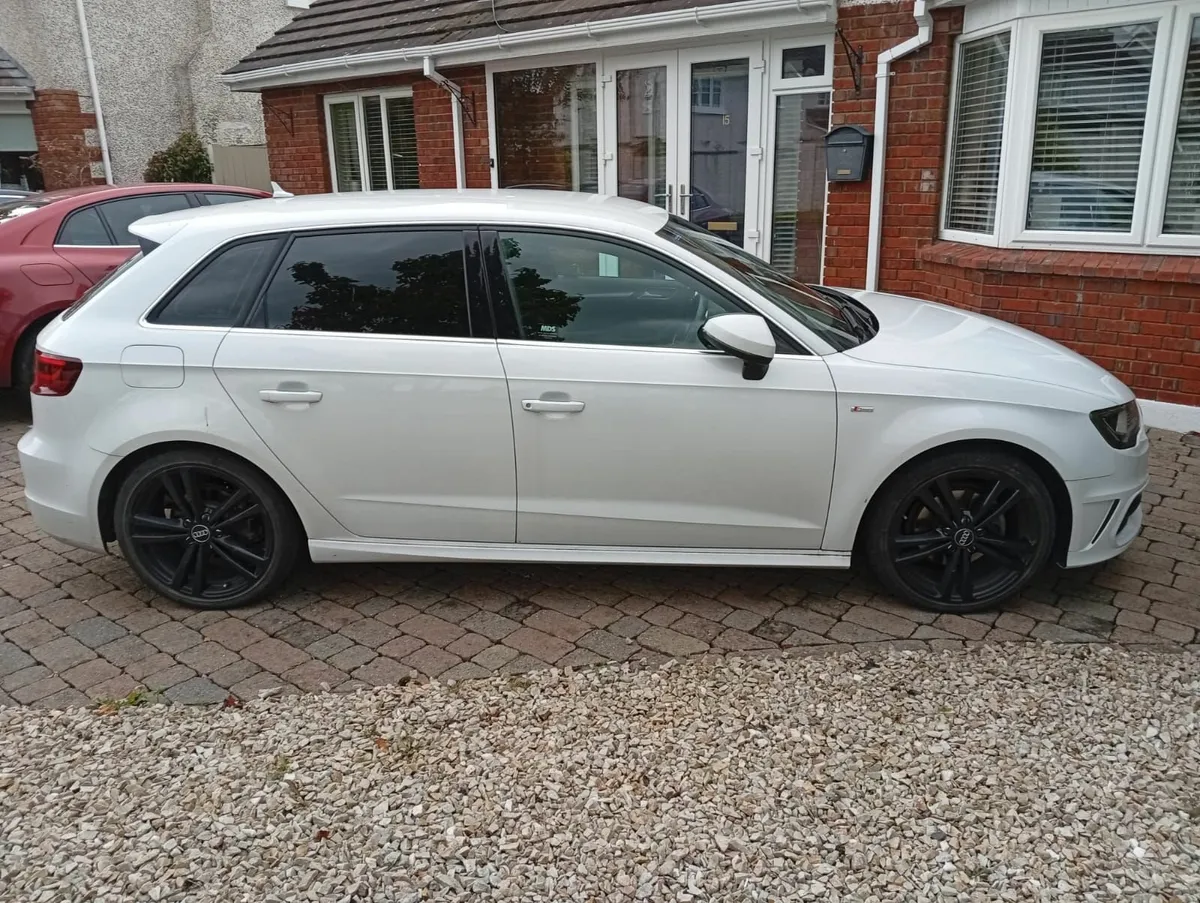 Audi A3 2015 - Image 2