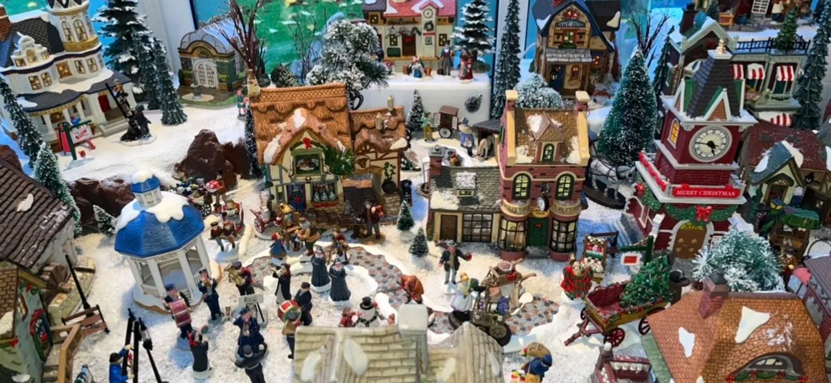 Christmas Village - Image 2