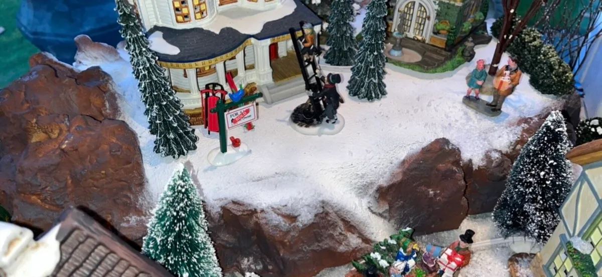 Christmas Village - Image 3