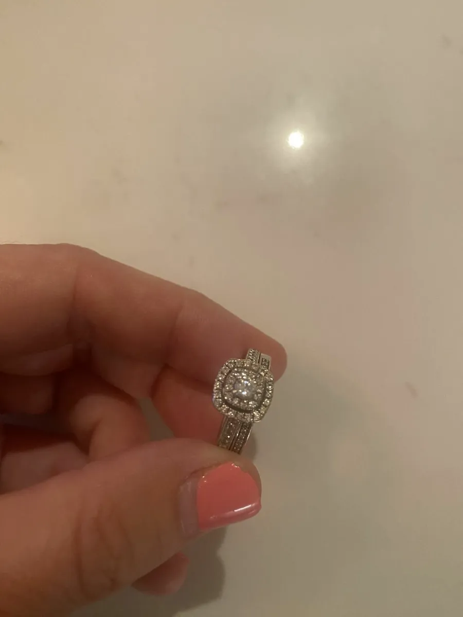 💍 9ct Gold Wedding & Engagement Ring Set - Image 2