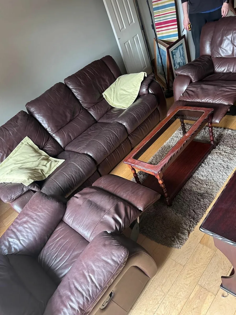 Reclining couch and armchairs - Image 4