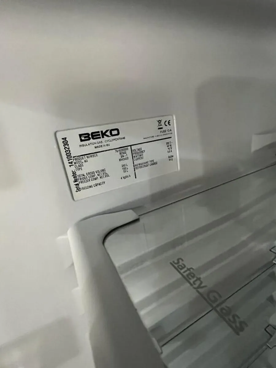 Beko integrated fridge freezer - Image 4