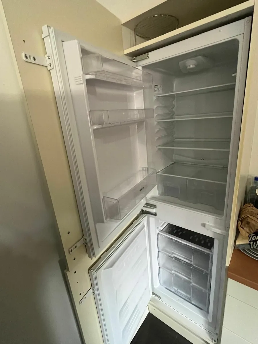 Beko integrated fridge freezer - Image 2