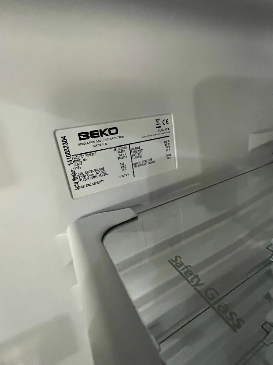 Beko integrated fridge freezer - Image 4