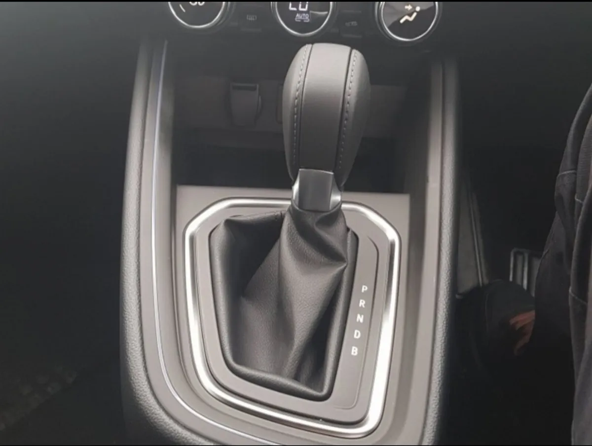 Renault Clio - Image 4
