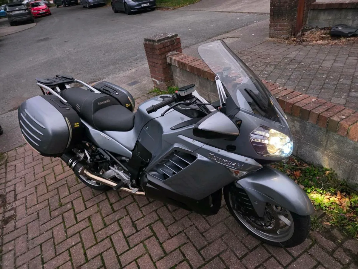 Kawasaki GTR1400 Triumph Trophy - Image 4