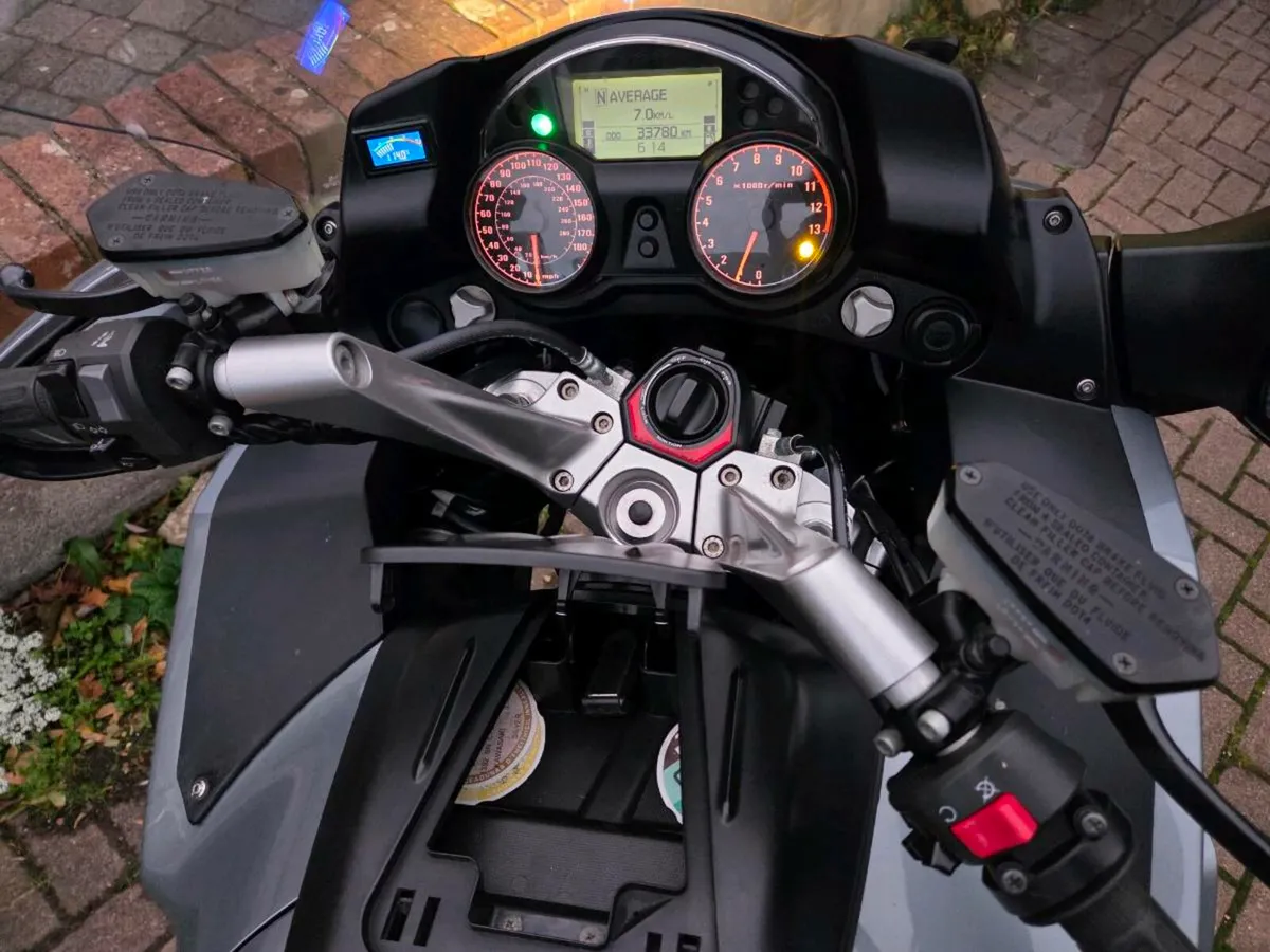 Kawasaki GTR1400,Triumph trophy1200 - Image 4