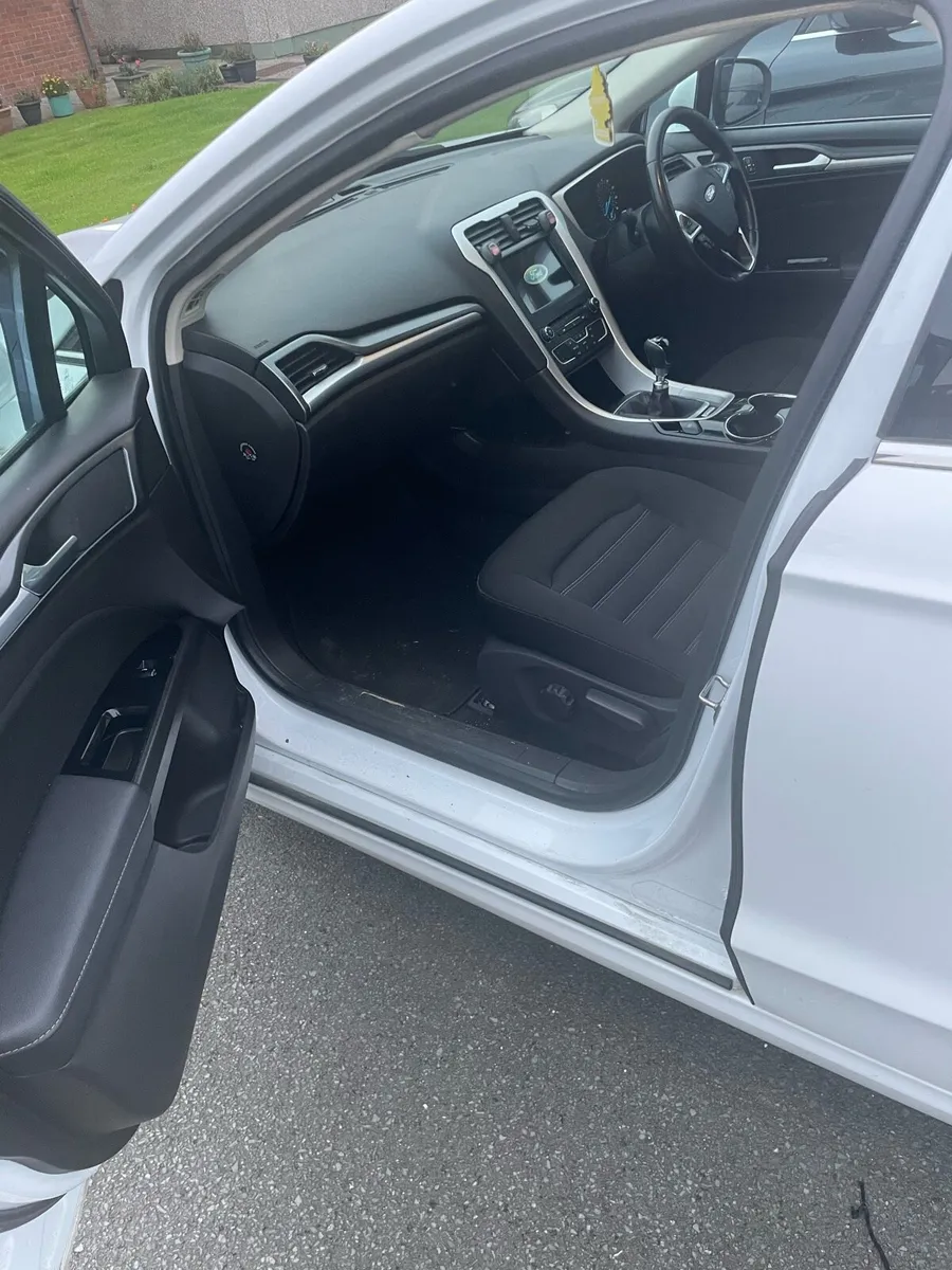 2017 Ford Mondeo Estate - Image 2