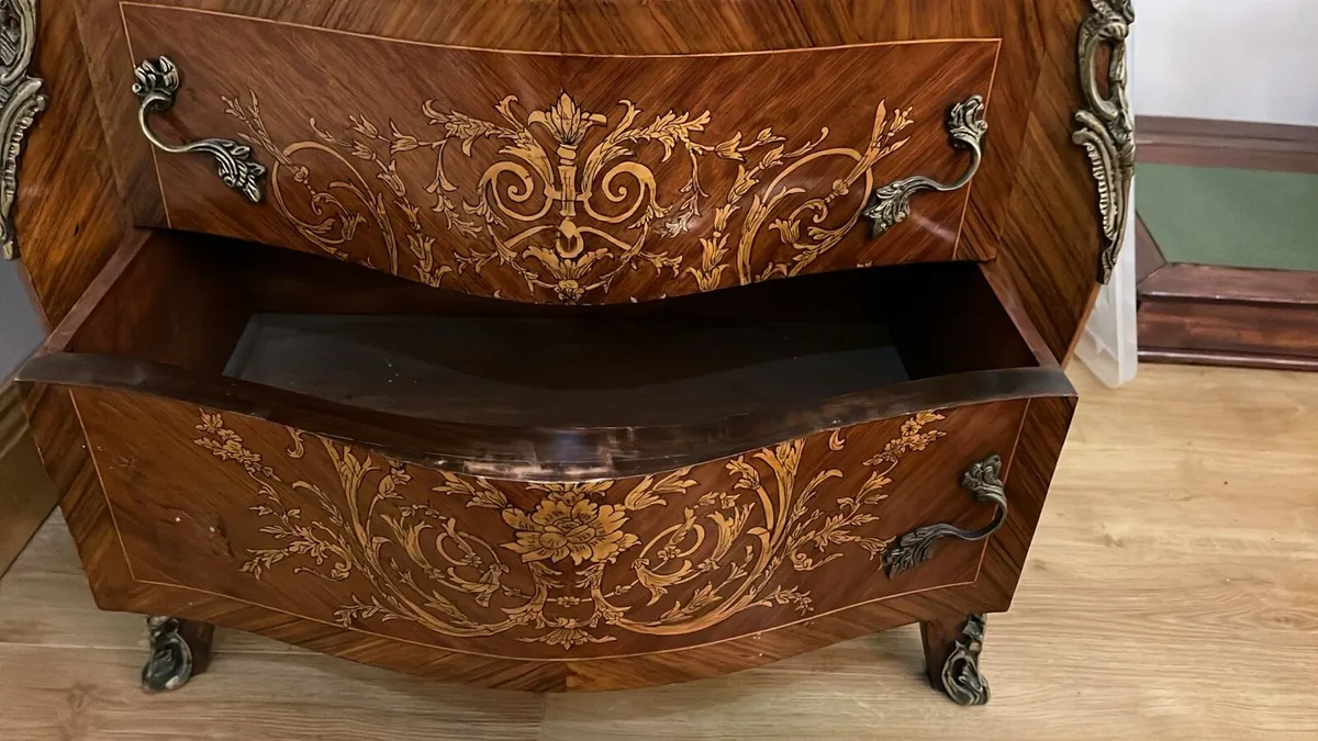 Antique cabinet - Image 4