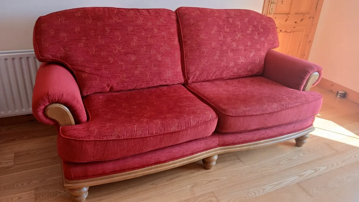Suite of furniture - Image 1
