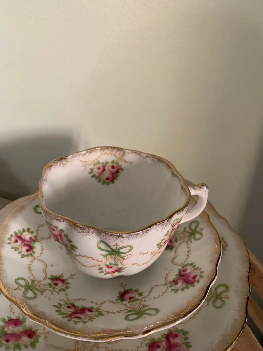 Antique Wellington 19 Piece China Tea Set - Image 2