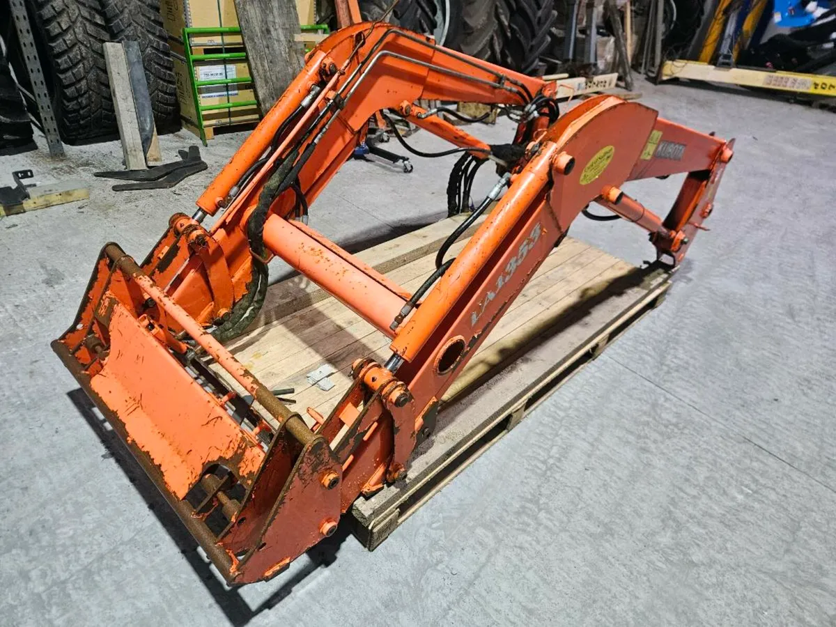 Kubota m9540 loader - Image 2