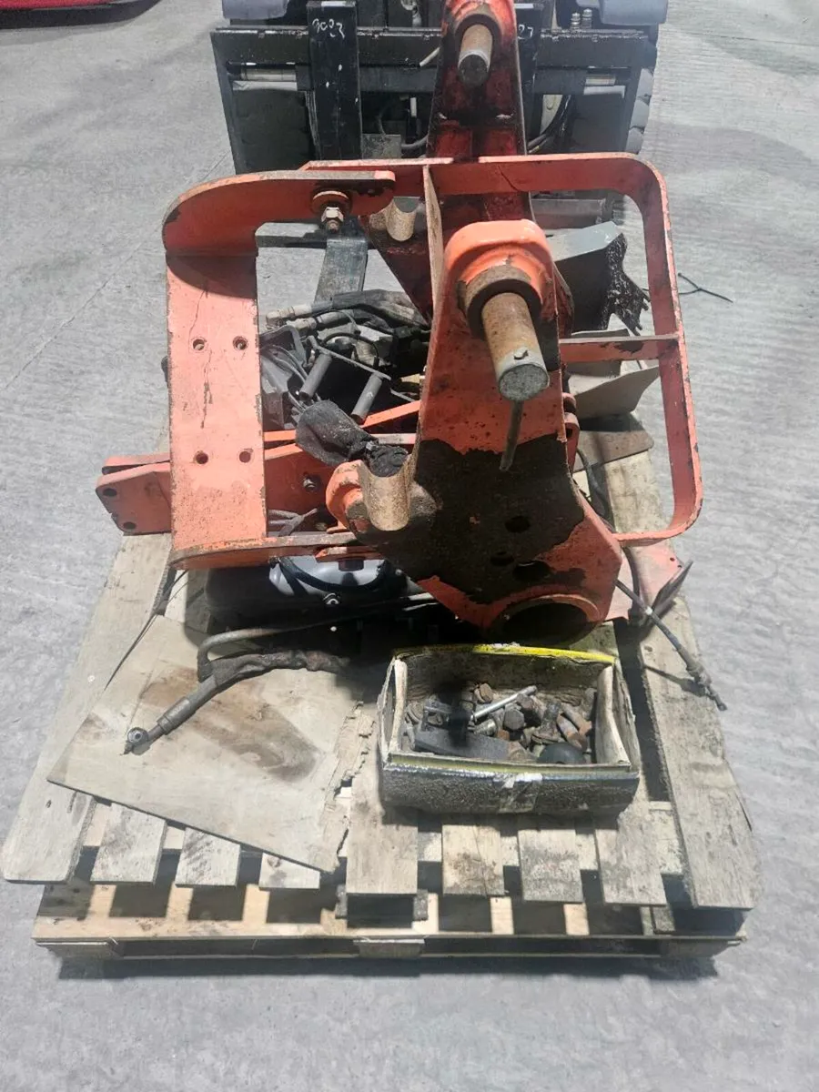 Kubota m9540 loader - Image 4