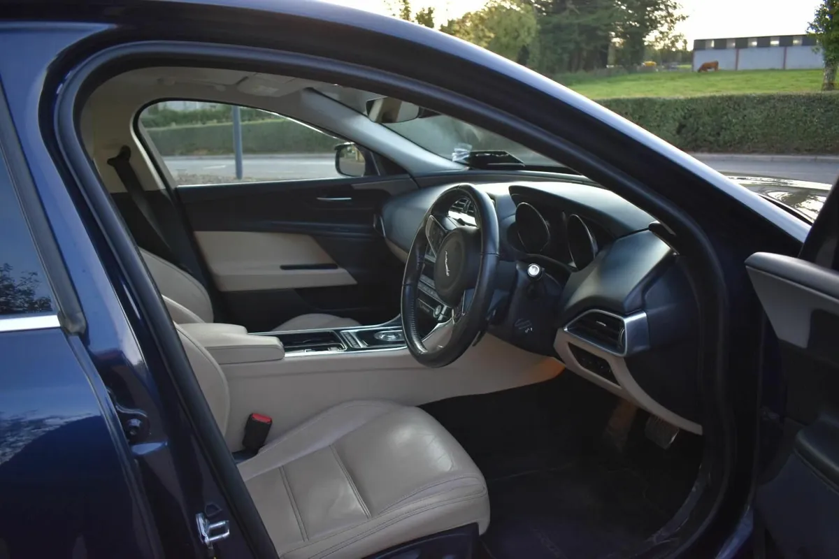 Jaguar XE 2019 - Image 4