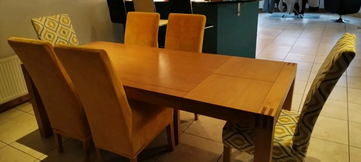 Solid Oak Extendable Dining Table & 6 Chairs for s - Image 2