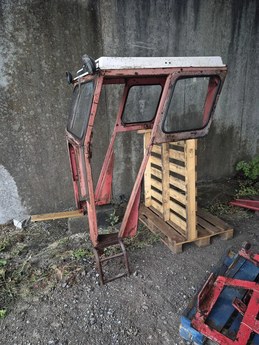Massey Ferguson Duncan Cab - Image 1